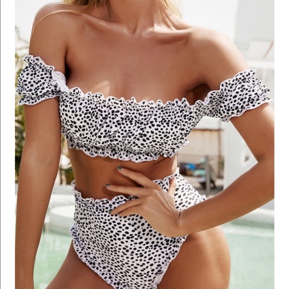 She Show Swimsuit - Picture 1 of 3